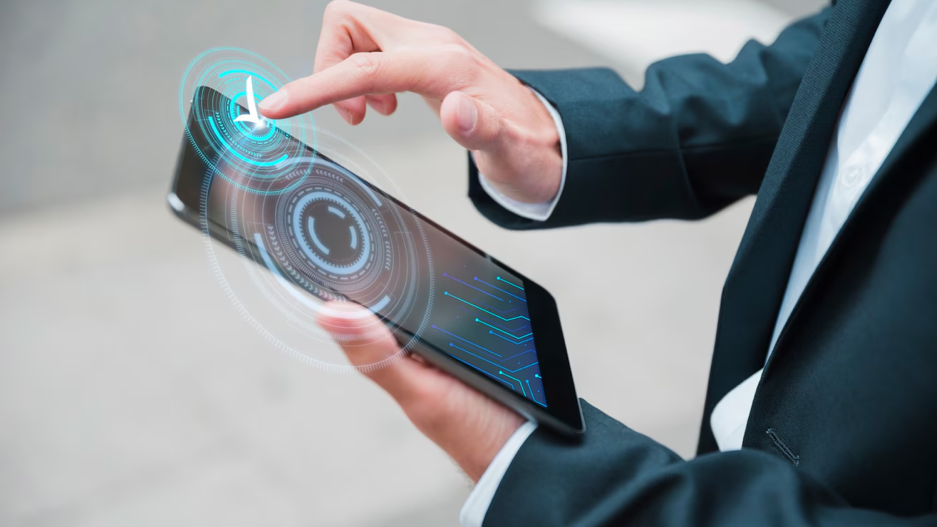 телефон в руках